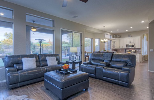 Las Sendas Casa | Casa personalizada, remodelada en el campo de golf Las Sendas; Opción para calentar la piscina; Bañera de hidromasaje