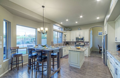Las Sendas Casa | Casa personalizada, remodelada en el campo de golf Las Sendas; Opción para calentar la piscina; Bañera de hidromasaje
