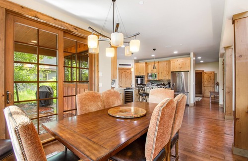 Cle Elum Cabina | Golf-course-view cabin with hot tub, firepit, & grill - near hiking/biking