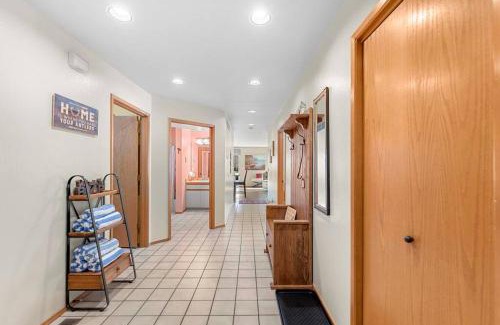 Downtown Leavenworth Casa | Golf Course View Condo Walk to Town & Pools