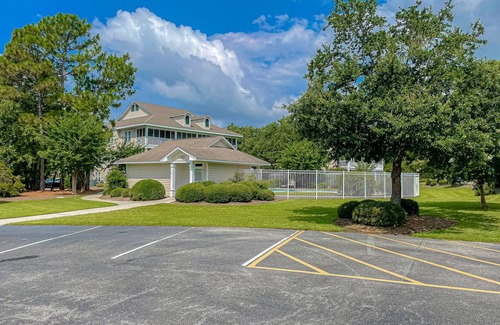 St. James Condominio | Golf-front condo with fairway view, on-site pool, & screened balcony