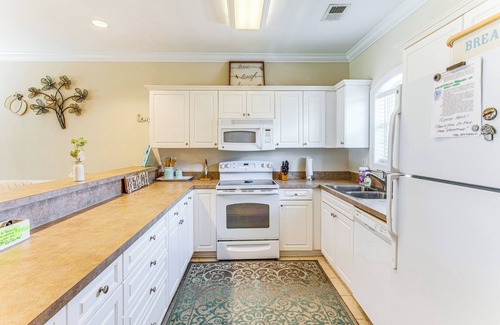 Little River Condominio | Golf Getaway by Casino, Dolphin Cruises + Beach!