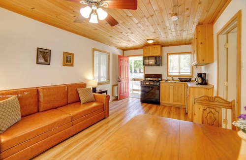 Cobb Cabina | Golf, Hike, Sip Wine: Cobb Mountain Cabin w/Patio
