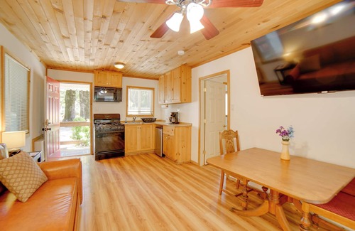 Cobb Cabaña | Golf, Hike, Sip Wine: Cobb Mountain Cabin w/Patio