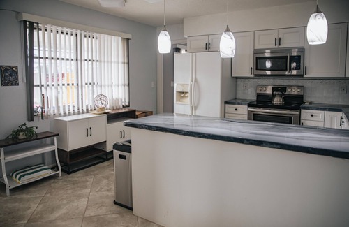 Oakland Hills Casa | Golf lovers serene escape - Cozy 3 bed/2 bath, and close to the beach