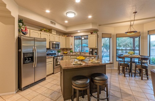 Gold Canyon Casa | GOLF Oasis, MT Views, Htd POOL, Spa, Putt Green, Shuffleboard, Direct TV, 2 Bikes