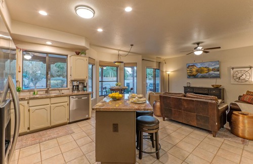 Gold Canyon Casa | GOLF Oasis, MT Views, Htd POOL, Spa, Putt Green, Shuffleboard, Direct TV, 2 Bikes