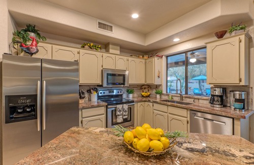 Gold Canyon Casa | GOLF Oasis, MT Views, Htd POOL, Spa, Putt Green, Shuffleboard, Direct TV, 2 Bikes