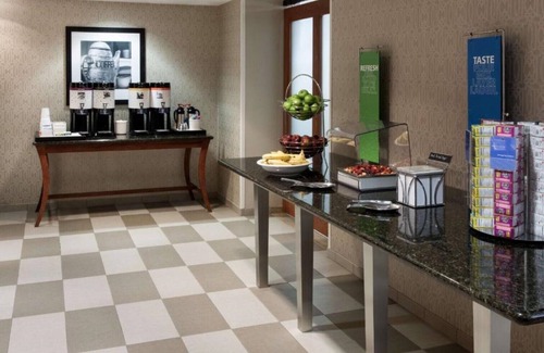 Quad Cities Casa | GOLF, SHOPS AND DINING IN DAVENPORT