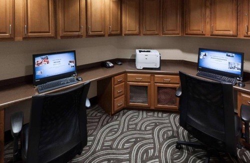 Quad Cities Casa | GOLF, SHOPS AND DINING IN DAVENPORT