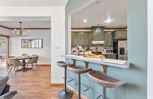 Lakeview  Jefferson County Casa | Modern 5BR 2BT and Hot Tub