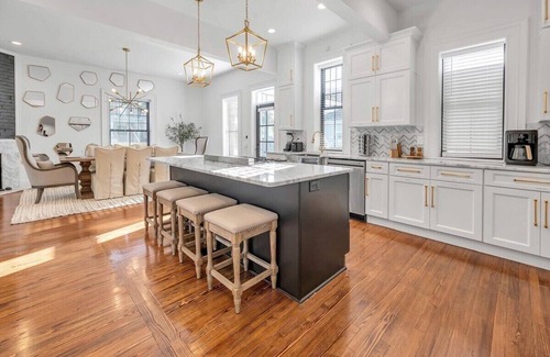 Lexington Casa | Golf Simulator | Hot Tub | Putting Green | Game Room |