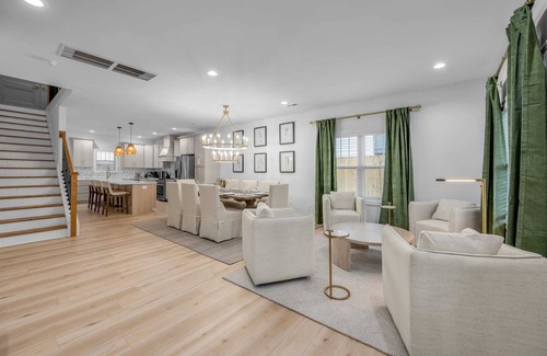 Lexington Casa | Golf Simulator | Hot Tub | Downtown | Game Room |