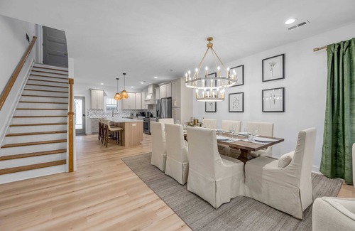 Lexington Casa | Golf Simulator | Hot Tub | Downtown | Game Room |