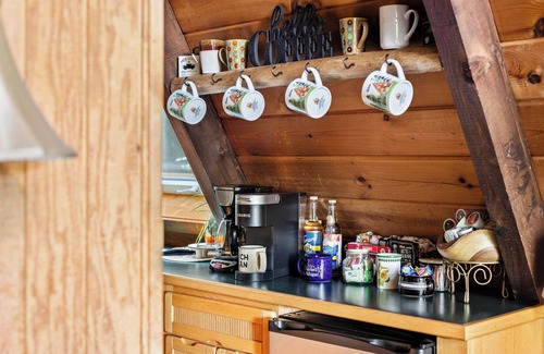 Gaylord Chalet De Esquí | Golf/Ski A-Frame Chalet w/Hot Tub, Sauna, 2 King Beds - Near Town