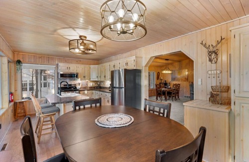 Danbury Apartamento | Golf UTV 4 Kings in Voyager Village on airstrip