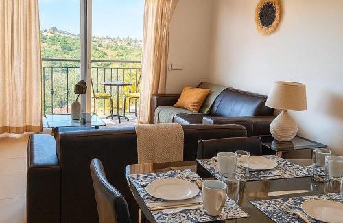 Estombar Apartamento | Golf - Vale Da Pinta T2 com Piscina, Wi-Fi e Ar Condicionado