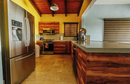 Salsipuedes Casa | GOLF VIEW AND WALKING ACCESS