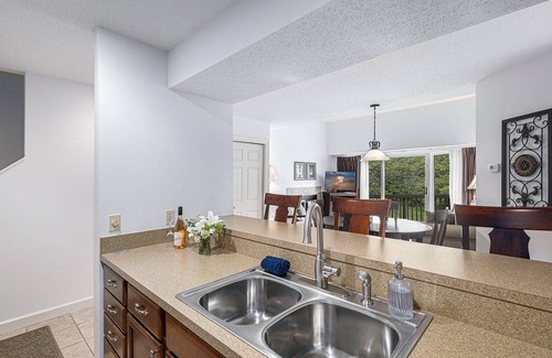 Acme Condominio | ❦ Condominio hermoso campo de golf de 2 dormitorios rey