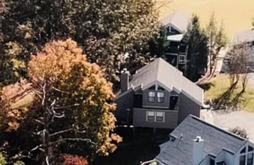 La Follette Cabaña | Golfer meets Lake Lover. 4 bd, 4 ba Cottage in Deerfield Resort Hole 5 awaits!