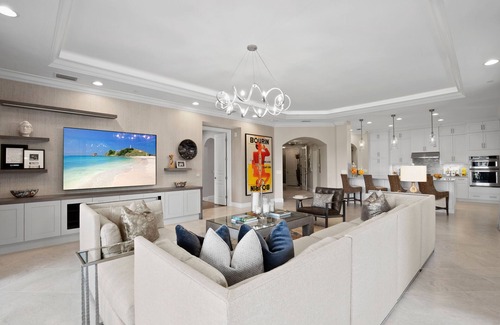 Tuscany Reserve Condominio | Golfer's delight! The epitome of luxury living at Talis Park in North Naples.