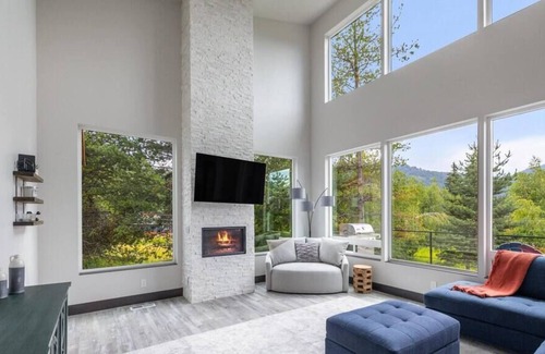 Sandpoint Casa | Luxury Home | Hot Tub | Golf Course & Mountain Views