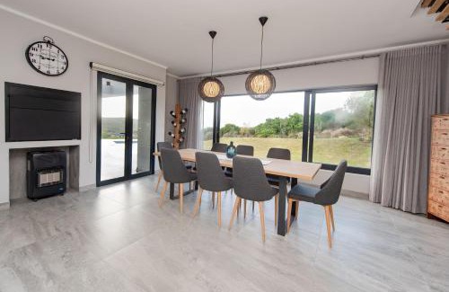 Knysna Villa | Golfers Nest. 4 Bedroom Villa.
