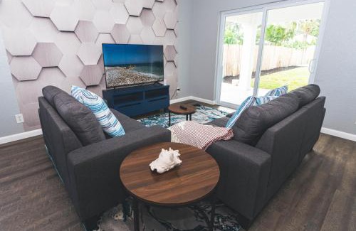 Jupiter Casa | Golfers Paradise 4-hole PUTT-PUTT, Mega Chess with huge backyard, hammock