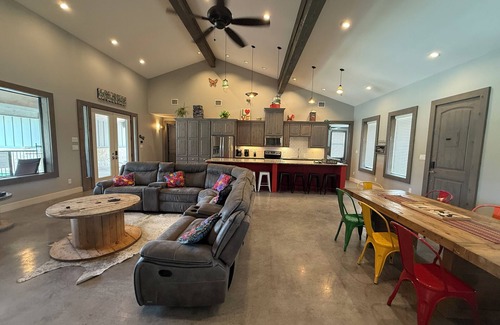 Sabinal Casa | Golfers paradise minutes away from the Frio River!