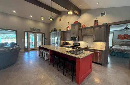 Sabinal Casa | Golfers paradise minutes away from the Frio River!