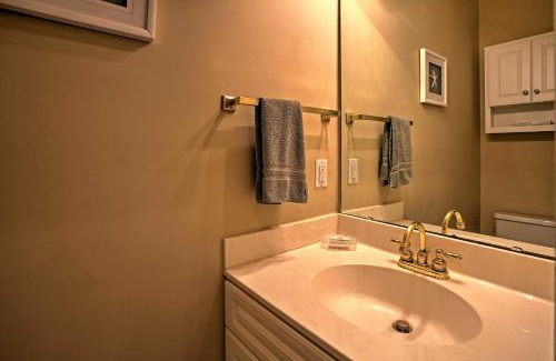 Central Myrtle Beach Apartamento | Golfers Paradise Myrtle Beach Condo with Pool!