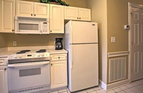 Central Myrtle Beach Apartamento | Golfers Paradise Myrtle Beach Condo with Pool!