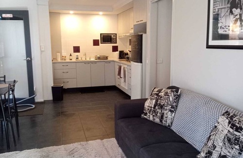 Rosebud Casa | Golfside Getaway by Ready Set Stay - Neat bungalow,WIFI,linen & towels included