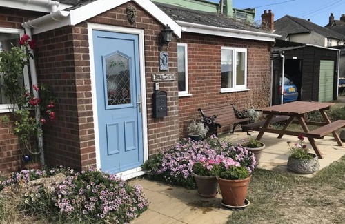 Martlesham Heath Casa | Golfview cottage bungalow FELIXSTOWE FERRY Suffolk Coast - Close to beach,