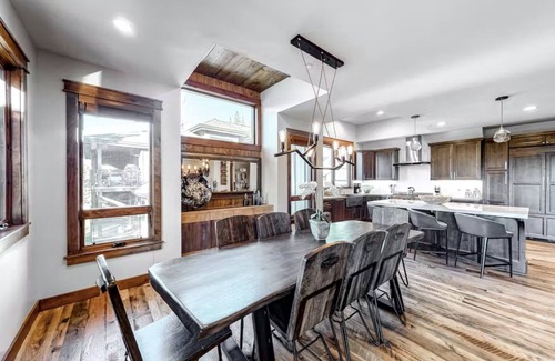 South Lake Tahoe Villa | Gondola Vista 4 Bedroom Villa w/ EV Charger