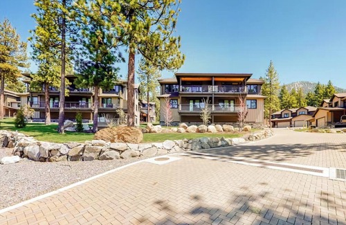 South Lake Tahoe Villa | Gondola Vista 4 Bedroom Villa w/ EV Charger