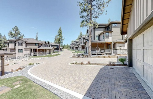 South Lake Tahoe Villa | Gondola Vista 4 Bedroom Villa w/ EV Charger