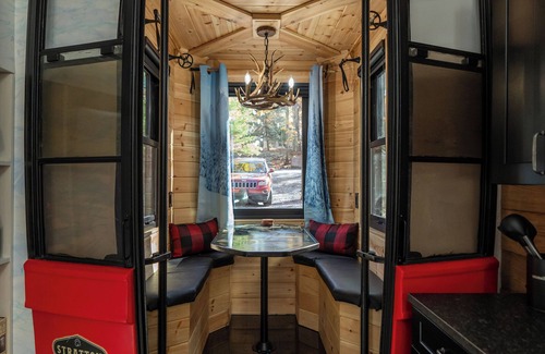 Lake Harmony Estates Cabina | Gondola34 - Poconos most unique tiny cabin! Peak foliage right now!
