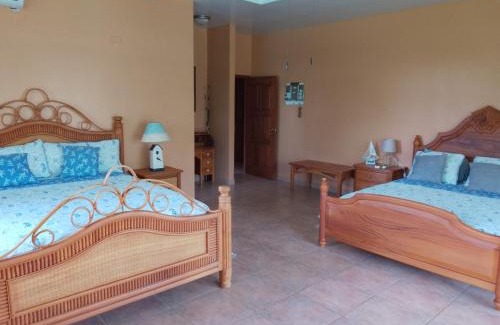 Boca Chica Cama Y Desayuno | Gone Fishing Panama Resort