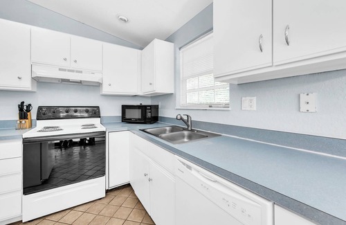 Sugarwood Beach Casa | Gone to the Beach cozy small home located near beach