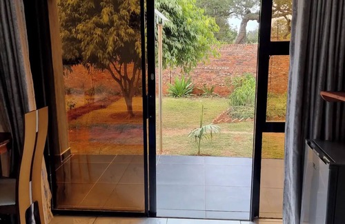 Harare East Casa | Gono Compound 1 - B&B with Queen bed