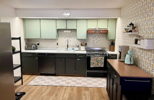 Glencoe Casa | Good Life Cabin- EV-Hot Tub-Lake Access-Pups OK