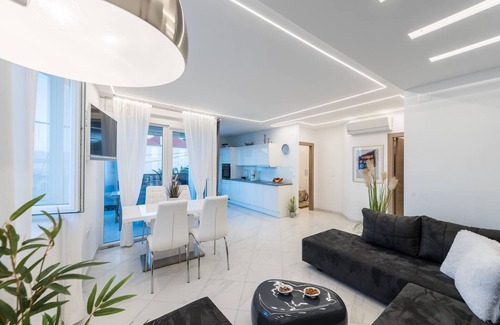 Preko Apartamento | Good Life, Luxury Seafront Apartment