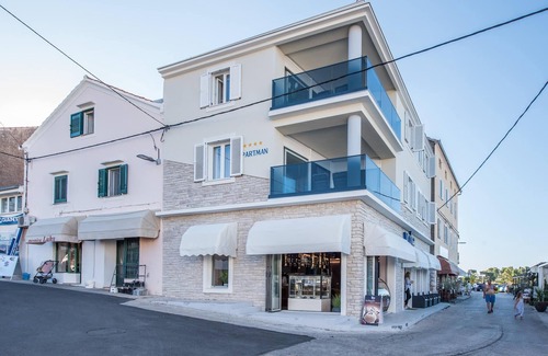 Preko Apartamento | Good Life, Luxury Seafront Apartment