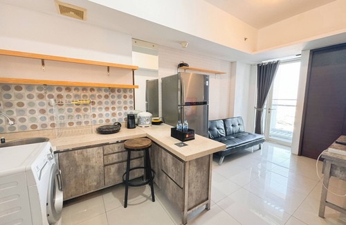 Ngagel Apartamento | Good Location And Serene 2Br At Linden Apartment