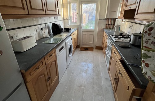 Redbridge Casa | Good sized family home awaits for you to enjoy