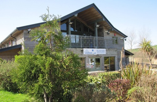 Pembroke Chalet De Esquí | Un buen alojamiento costero en Freshwater Bay Holiday Village