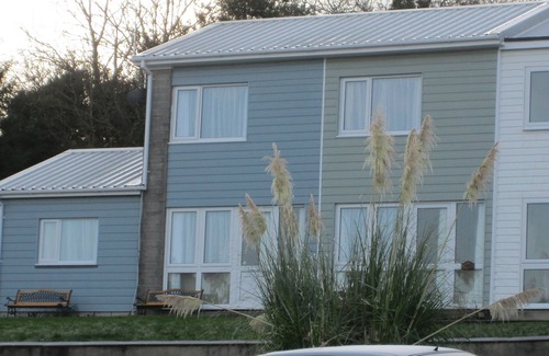 Pembroke Chalet De Esquí | Un buen alojamiento costero en Freshwater Bay Holiday Village