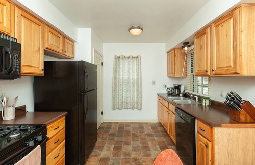 Des Moines Casa | Good Vibes 2 Bed Home Centrally Located on Quiet St.