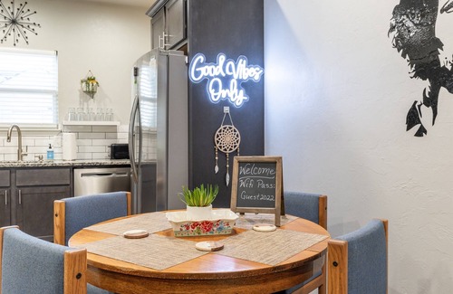Chickasha Casa | Good Vibes Chickasha | Fiber | TV | W/D | Parking!